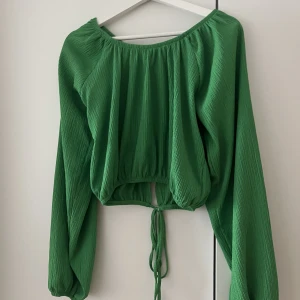 Blus - Grön blus från Gina, bra skick