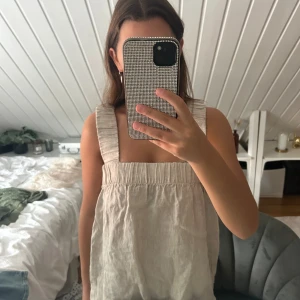 Blus - Jättefin linne blus som knappast kommit till användning❤️passar också xs
