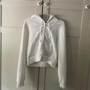 Hoodie - Mycket bra skick💕 Croppad 