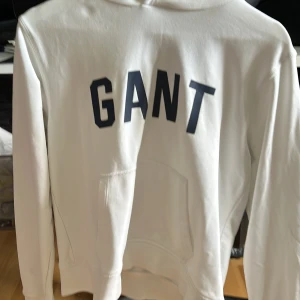 Gant Hoddie  - Säljer min gant hoddie då den har blivit förkyld liten. Pris kan diskuteras vid snabb affär 