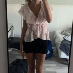 Blus  - Fin baby rosa blus som jag har använt en gång🫶🏻 kom privat för frågor 