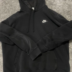 Nike Hoodie - Använd ett fåtal gånger och nästan helt ny! 