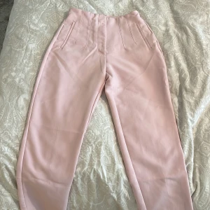 Kostymbyxa - Kostymbyxa från zara. Endast använd en gång 