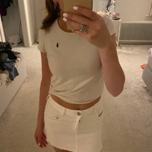 Jeans Kjol🤍🤍 - Jätte bra skick då den tyvärr aldrig kommit till användning 