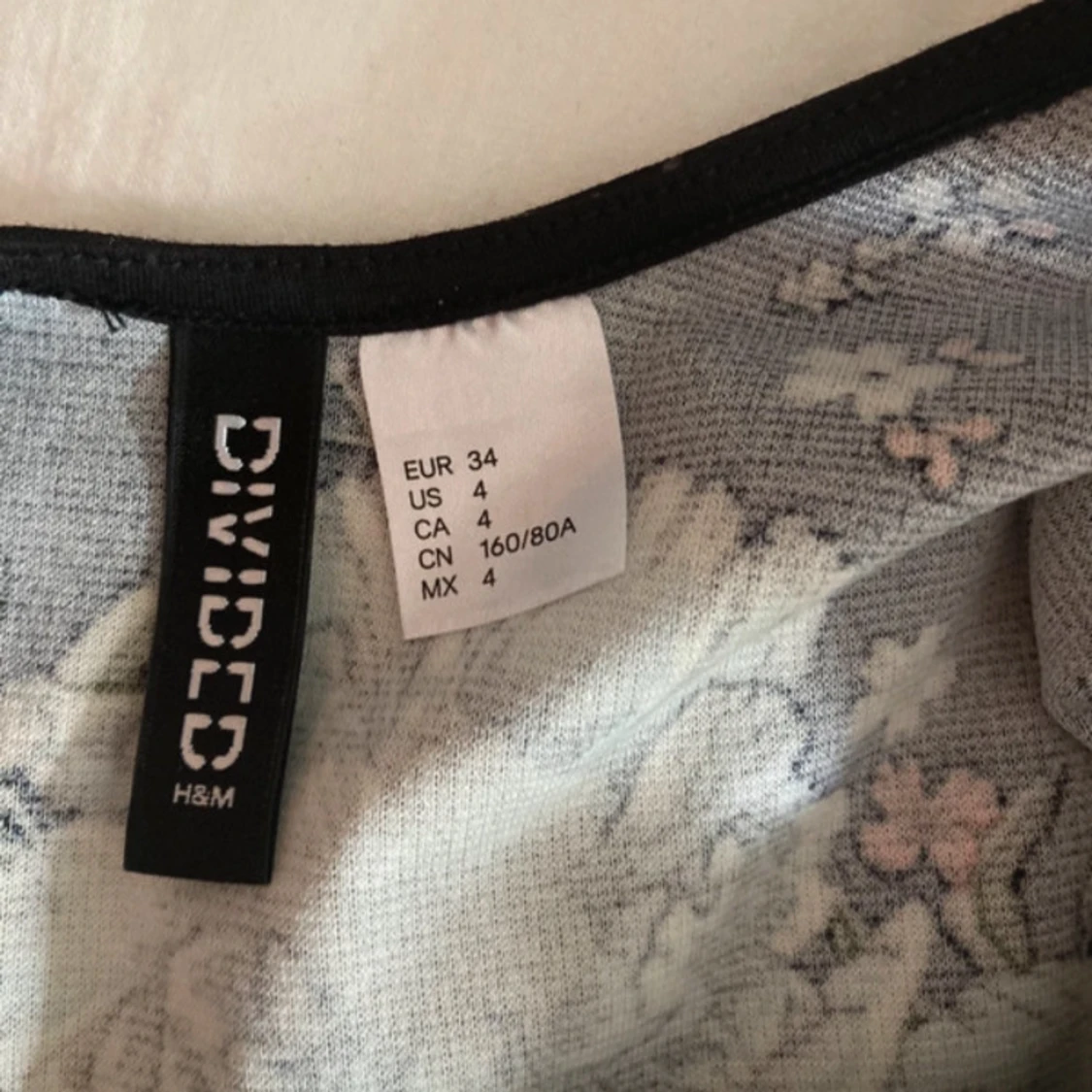 blommig klänning - 90