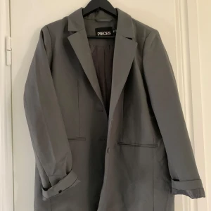 Kavaj - Kavaj från Pieces, storlek S 🌺 