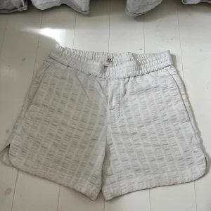 Vita shorts - Använda men inga fel Barnstorlek 44 men passar som XS/S