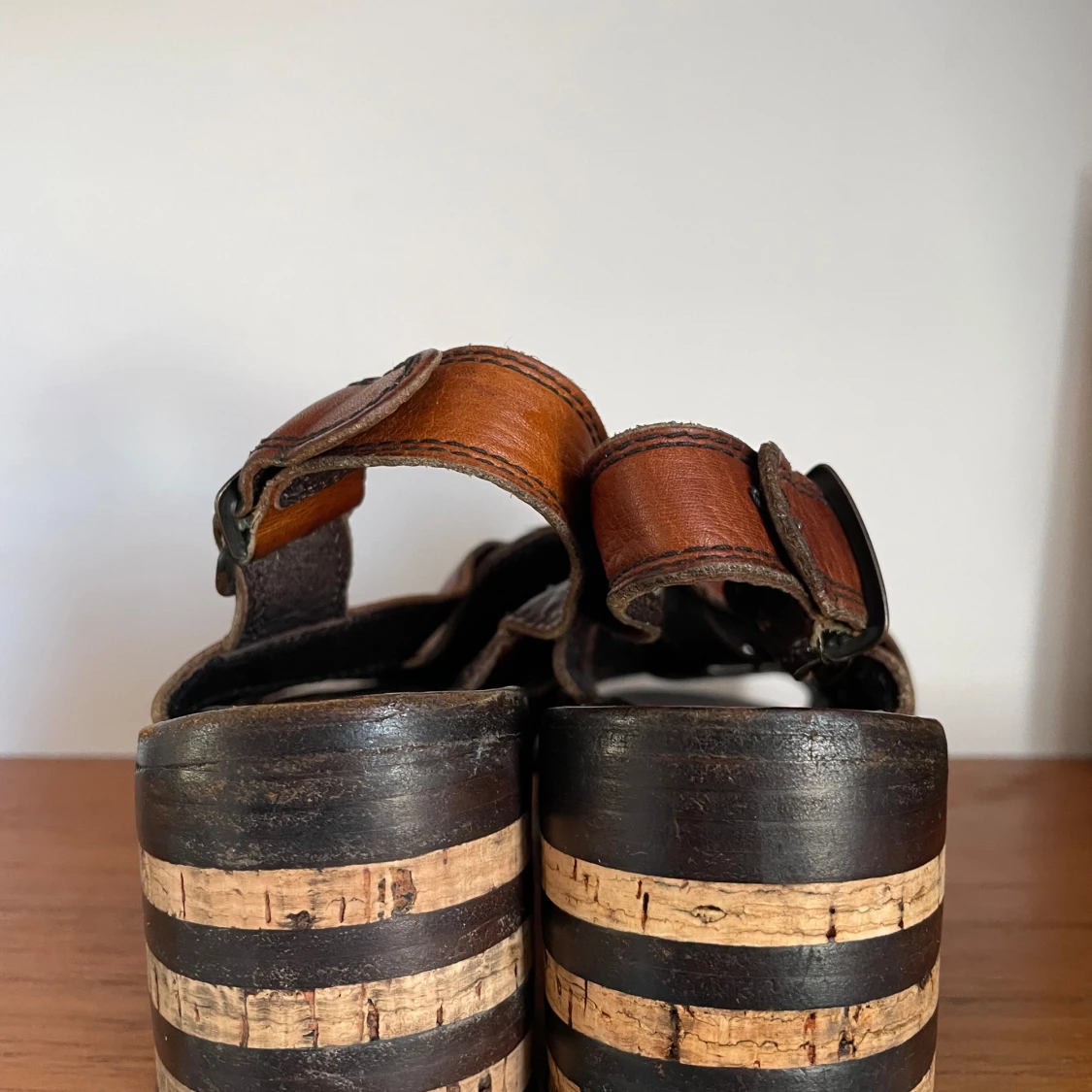 Retro träsandaler - 91