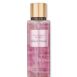 Victoria’s Secret bodymist - säljer nu denna pga att den inte kommit till användning! Den luktar väldigt gott och är bara använd två gånger! Så nästan helt full💞 om ni vill ha bild en annan bild så kan ja skicka!!