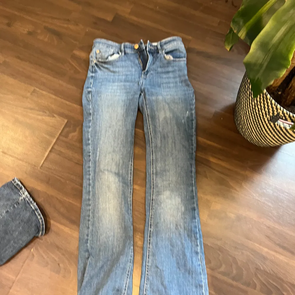 Blåa veramoda jeans använt ett par gånger,storlek 38 🥰skriv gärna via intresse 💘💕🌸🎀. Jeans & Byxor.