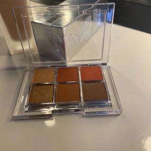 Caia ögonskugga  - Caia ögonskugga, säljer för jag fick den och använder inte den därav att jag säljer den. Vill bara få sålt den