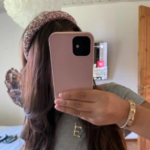 Rosa diadem  - Jätte fint oanvänt rosa diadem🫶🏼 så fint till sommaren💕 