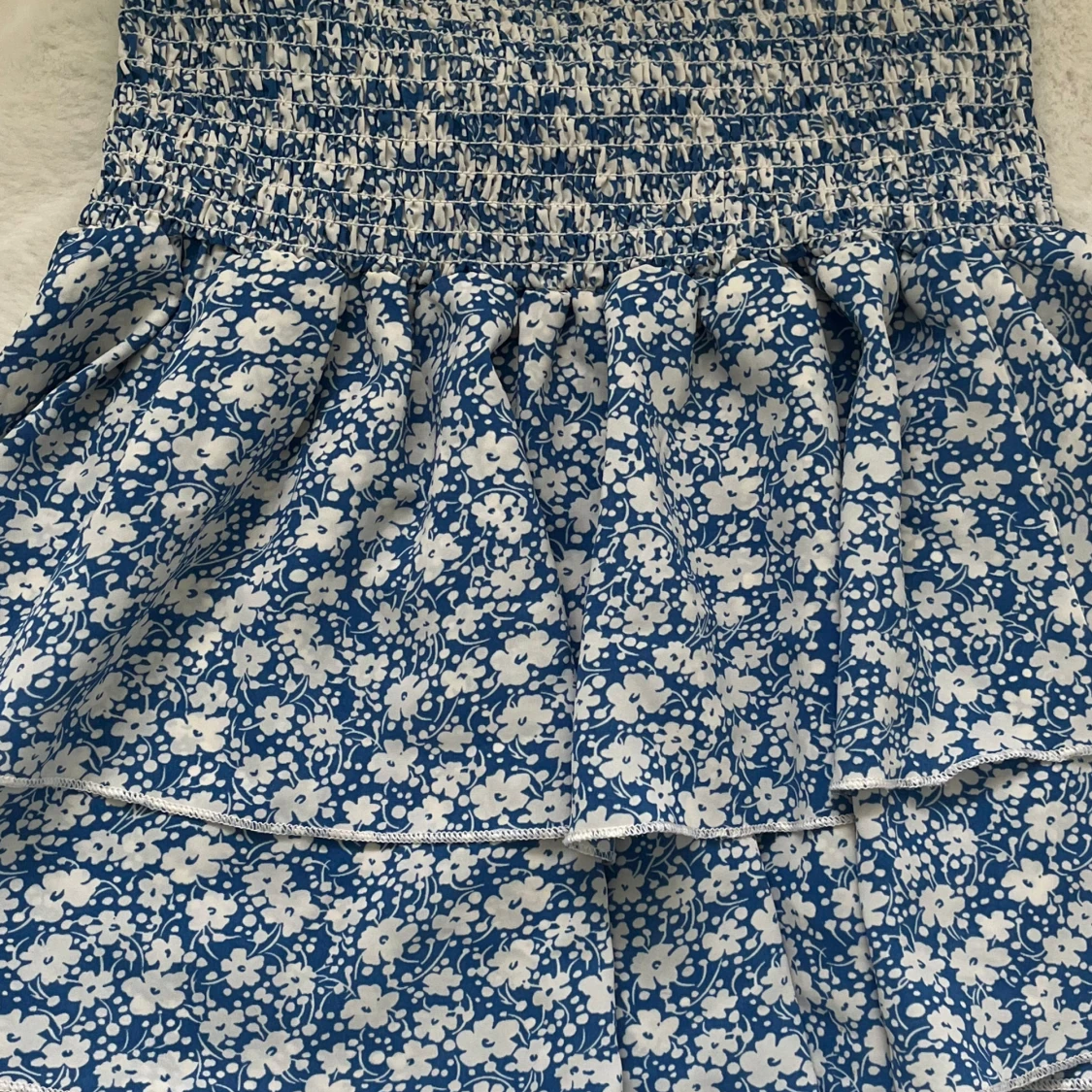 söt blå och blommig kjol - 90