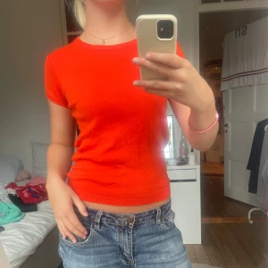 Stickad tshirt  - Fin stickad tshirt i nyskick! 