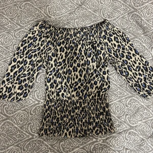 Snygg leopard tröja  - Supersnygg tröja men snygg passform första bilden är lånad💕