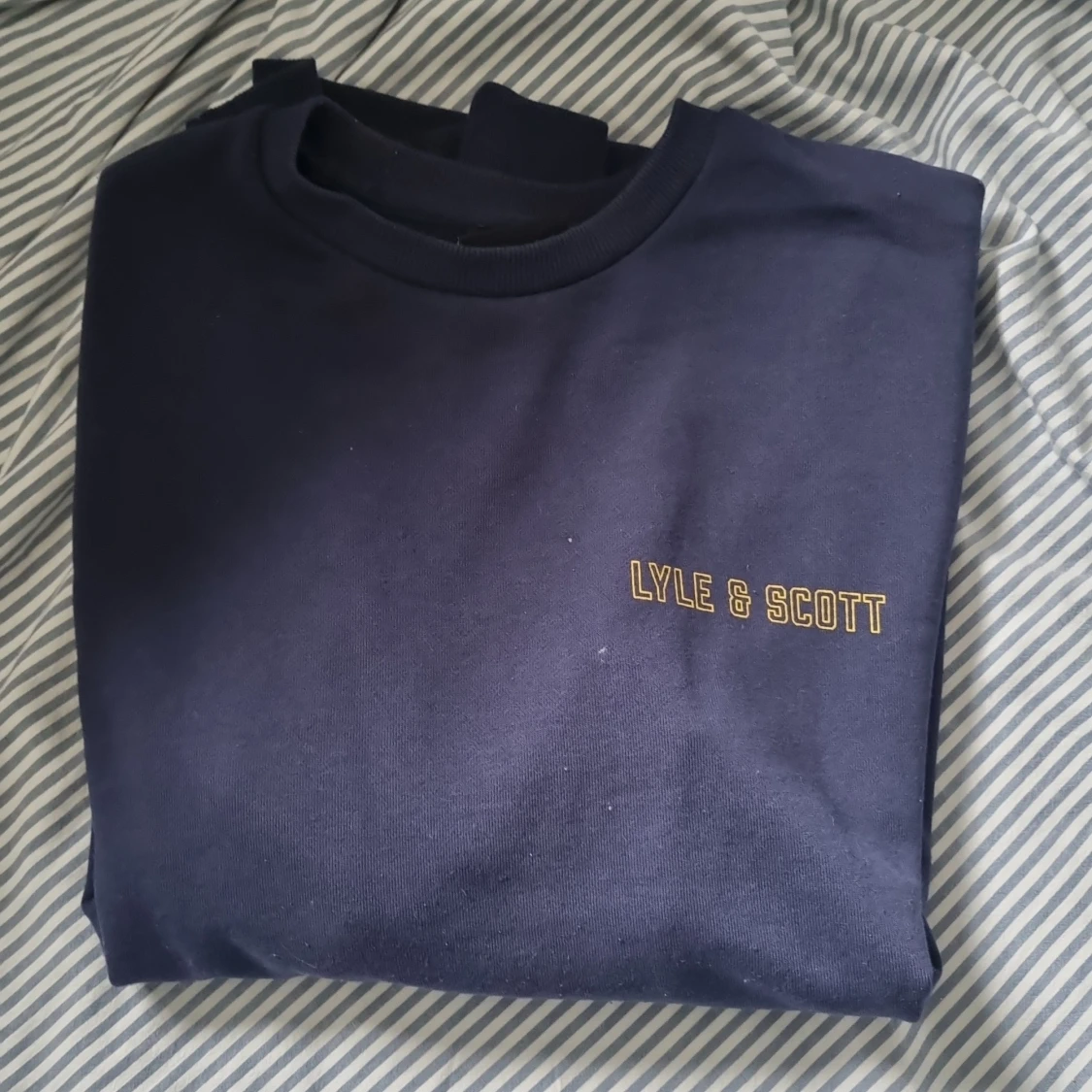 Mörkblå tröja från Lyle & Scott - 90