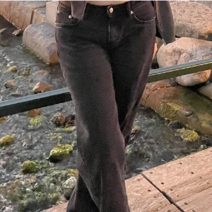 Låga jeans - Lågmidjade jeans som tyvärr inte kommer till användning. Endast använd två gånger