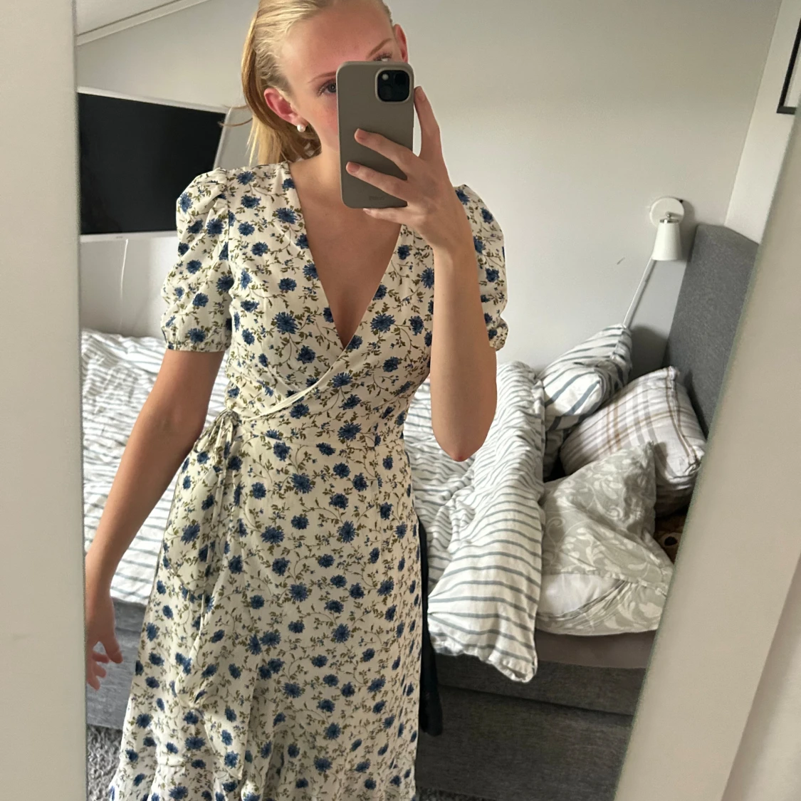 Blommig omlottklänning från NA-KD