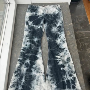Coola jeans - Jätte snygga och cola jeans (Står ingen storlek men skulle säga S) 