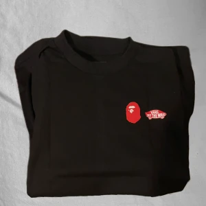 BAPE x Vans Sk8 Hi Tee - Helt ny och oanvänd 💯  Ny pris ligger på 1500kr