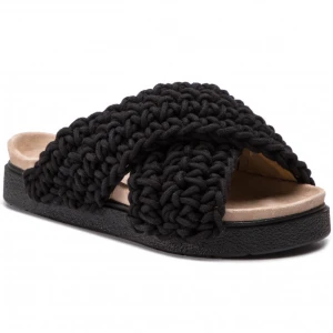 Inuikii tofflor!  - Knappt använda då jag även har ett annat par som jag använt mer. Köpte dom för drygt 2000 kr! Om du vill ha fler bilder på dom skickar jag direkt.😁