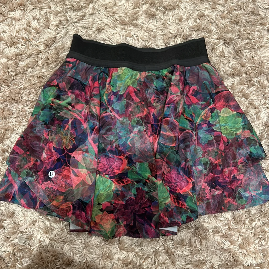 Blommig kjol från Lululemon - 90