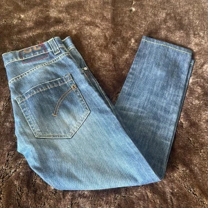 Dondup  Jeans - Säljer dessa snygga Dondup Jeansen i storlek 32 och toppen skick för att de inte passade mig. Orginalpris runt 2000, mitt pris 750