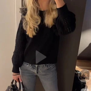 Stickad tröja - Stickad tröja med detaljer