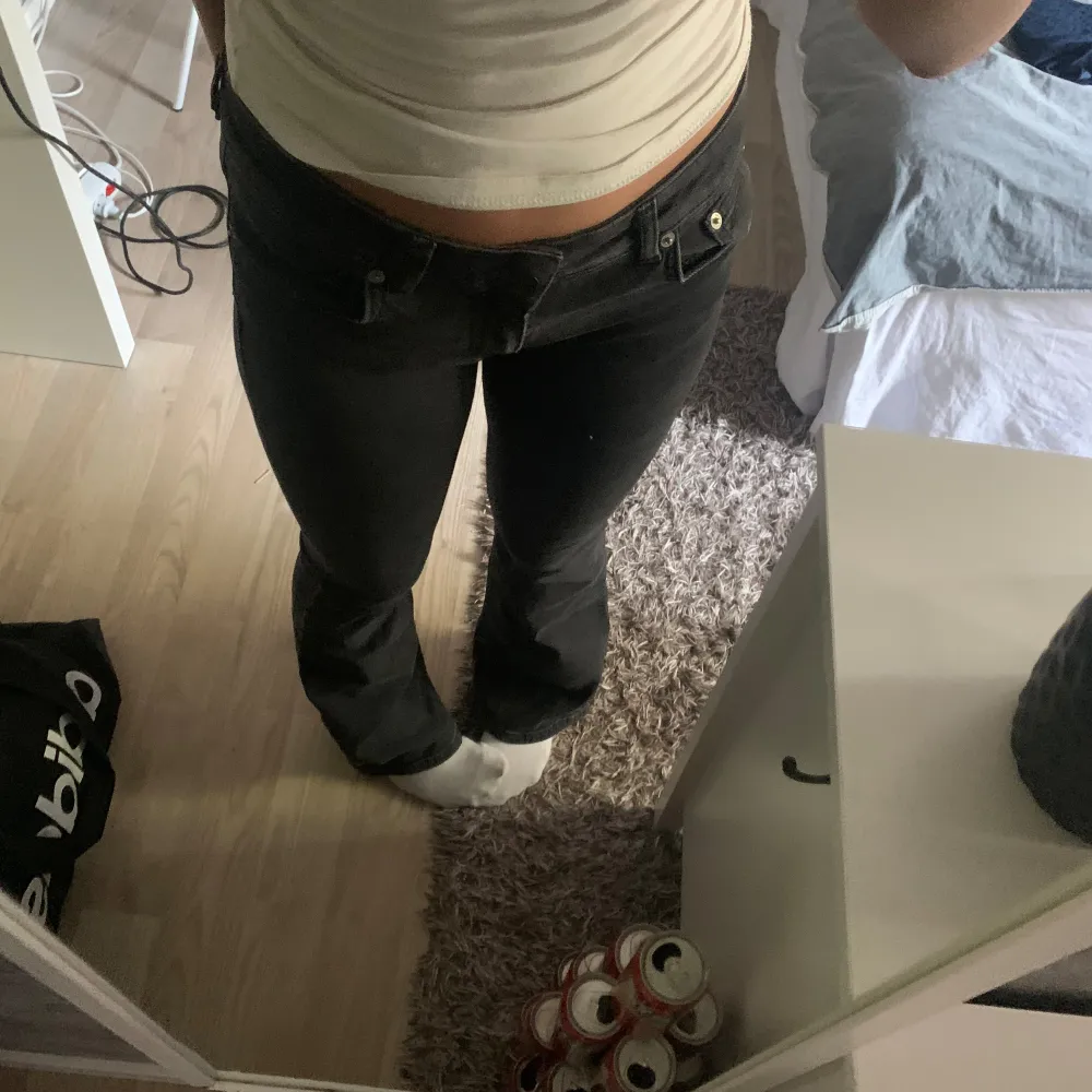 Lågmidjade bootcut jeans från lager 157, bra skick, pris kan diskuteras! (Jag är 168). Jeans & Byxor.