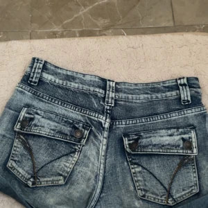 Jeans shorts  - Säljer dessa jätte fina shorts med fickor i storlek 36!