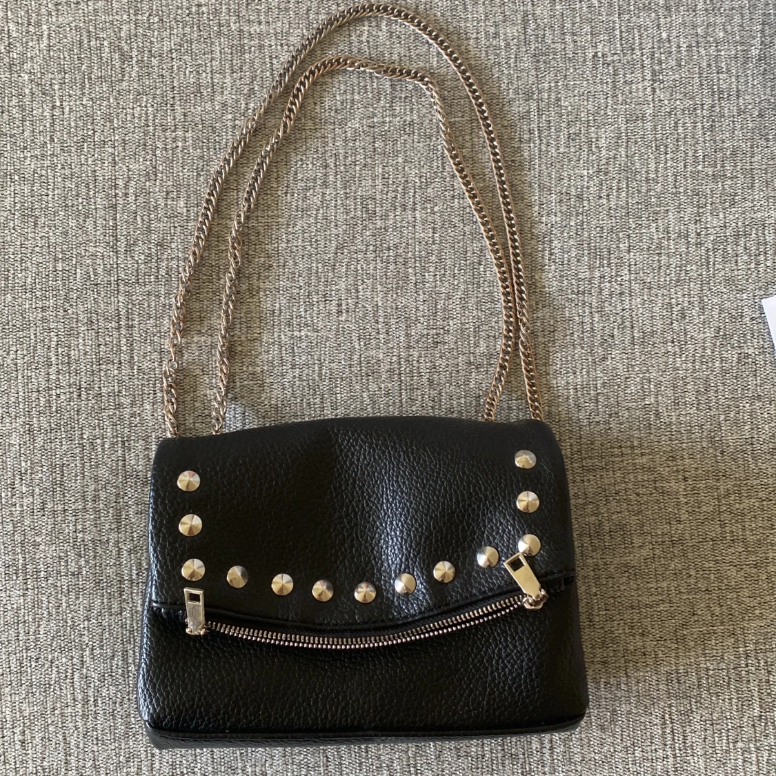 Liten väska med kedjor