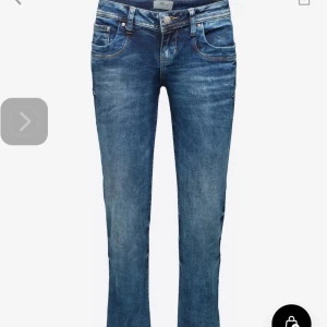 Ltb jeans  - Säljer dessa ltb jeans i modellen Valerie. Storlek 29x30. De är dock insydda i midjan så passar mer en 28. Använda men fortfarande i fint skick. Köpta för runt 900kr