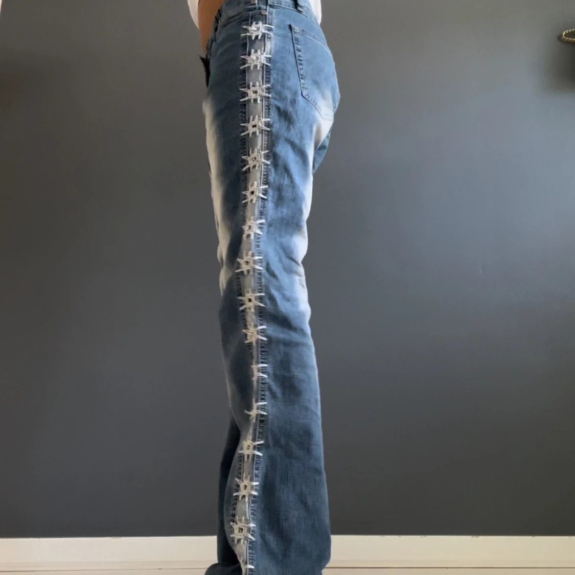 Jeans med blekningar  - 90