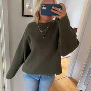 Stickad tröja  - Jättefin stickad tröja från zara💞