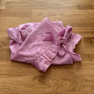 Rosa långkjol från Vero Moda - Rosa långkjol från Vero Moda, använd fåtal gånger, storlek XS