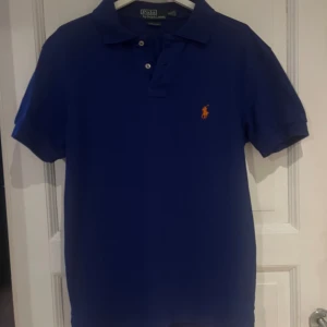 Ralph lauren Piké  - Ralph lauren piké i bra skick, sparsamt använd.  Storlek M passar även S