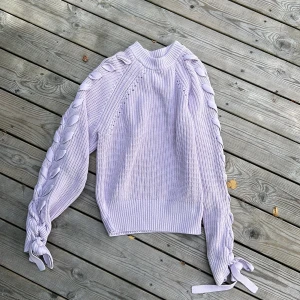 Lila Stickad tröja - 38 får så mycket komplimanger när jag har den här! Underbar färg 