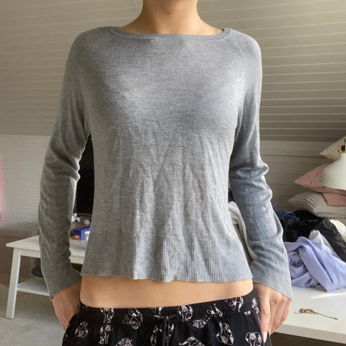 Grå stickad tröja