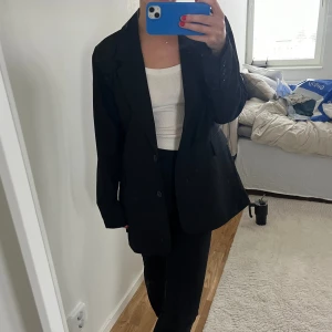 Oversized blazer  - Från bikbok använd nån enstaka gång. jag är 168cm. Inga defekter. 