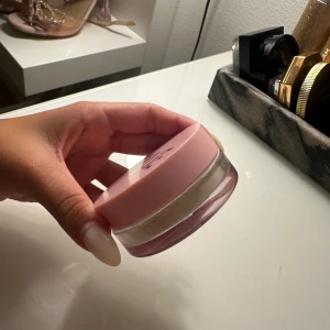 Kylie jenner puder - Säljer mitt endast testade Kylie puder då jag inte gillade de