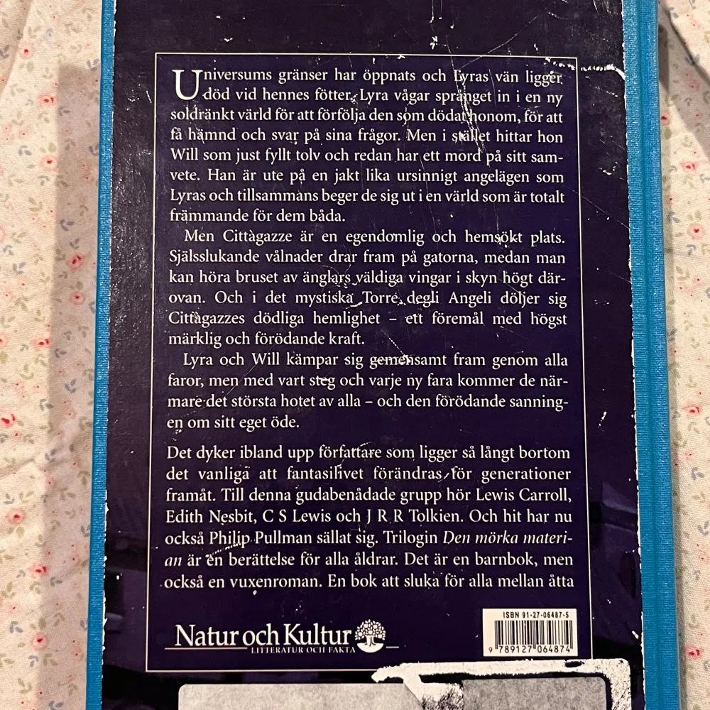 Del 2 i den mörka materian. På svenska i helt okej skick. Passar 10-12 åringar.. Övrigt.