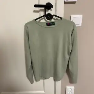 Grön stickad tröja