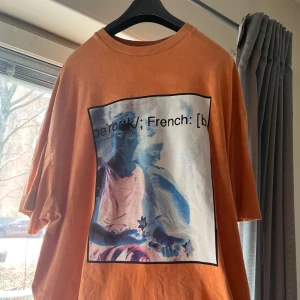 Snygg oversize T-shirt  - Snygg oversize T-shirt i storlek S. Använd ett fåtal gånger.