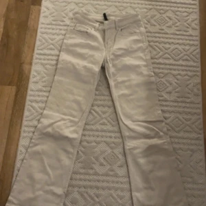 Låg midjade Jens  - Säljer mina låg midjade Jens eftersom att jag ej använder dom , bra skick fina fler bilder om du skulle vilja se 