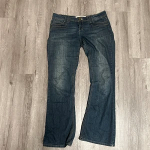 Bootcut jeans - Bootcut jeans i blå 