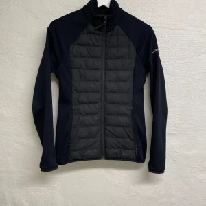 Peak performance  - Peak performance jacka i storlek S.