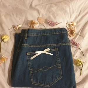 🎀Jeans🎀 - jeans i storlek l bara testade från chief.