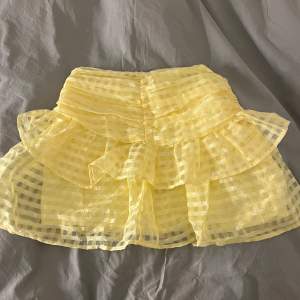 Supersöt Kort kjol från Gina, har tyvärr inga bilder på då den är för liten💔 Säljer för 150+frakt💕
