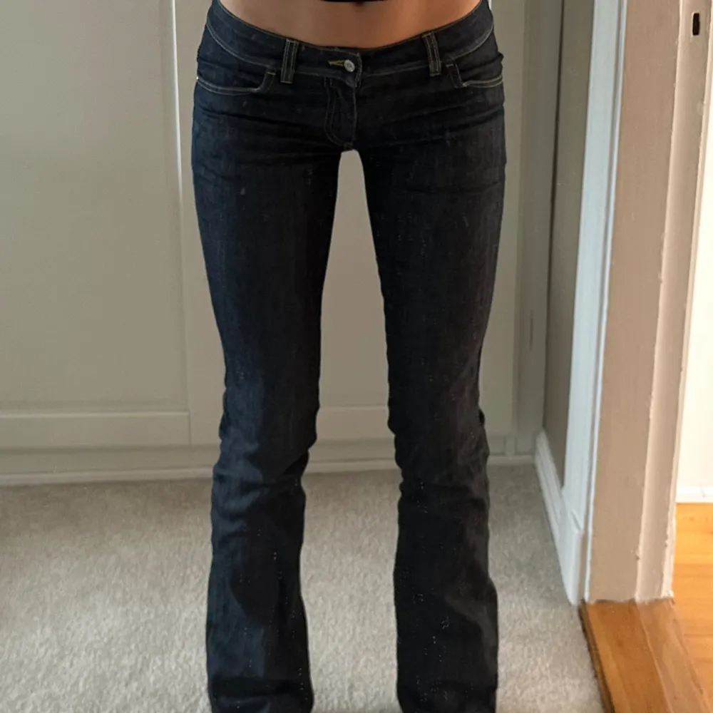 Low waist jeans från Rochmond jr. Midjemått: 39. Innerben: 80🩷🩷. Jeans & Byxor.