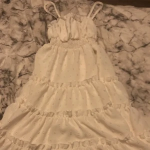 Volang klänning  - En jättefin volang klänning